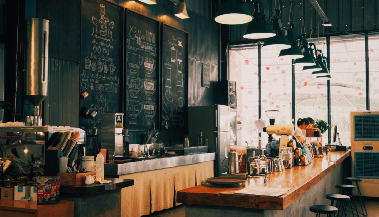 14 Tempat Nongkrong Malam di Bali Paling Populer dan Seru