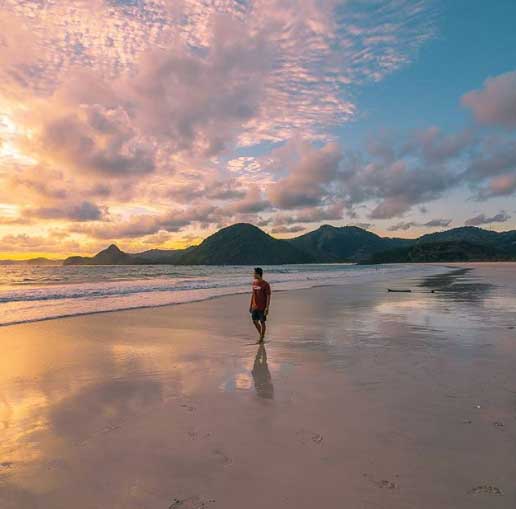 obyek wisata pantai selong belanak