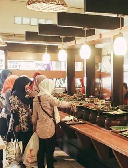 rumah makan prasmanan di solo