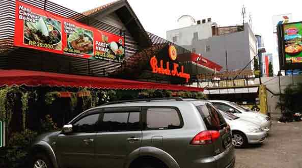 tempat makan enak di jakarta untuk keluarga