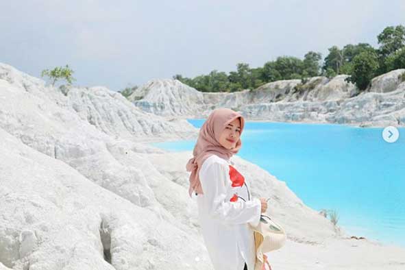 Tempat Wisata Pantai di Bangka yang Menawarkan Panorama Memikat 7 wisata danau kaolin bangka