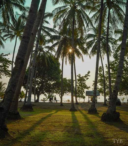wisata pantai anyer dekat bogor