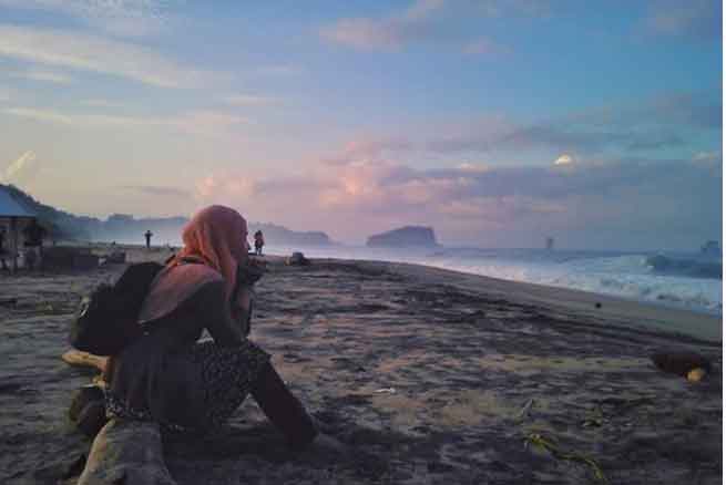 wisata pantai bajul mati malang