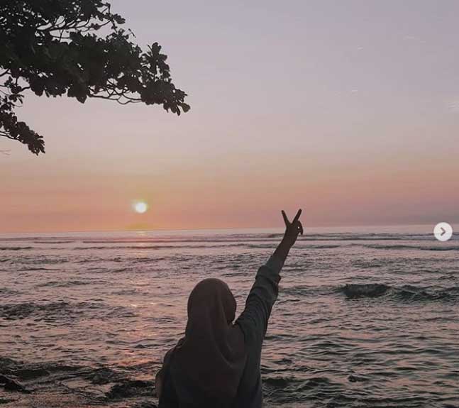 wisata pantai carita di dekat bogor