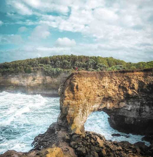 wisata pantai karang bolong dekat bogor