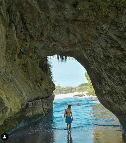 pantai di banten yang masih sepi