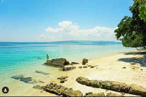 pantai liang ambon