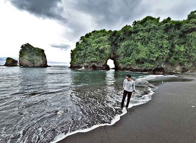 tempat wisata pantai terindah di malang