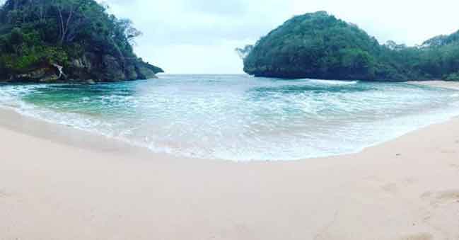 tempat wisata pantai mbehi malang