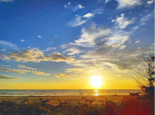 5 Tempat Wisata Pantai di Bengkulu Jadi Pilihan Tepat Bagi Anda dan Keluarga 3 objek wisata pantai di bengkulu