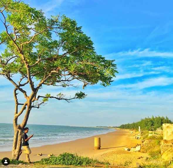 wisata pantai dekat bojonegoro
