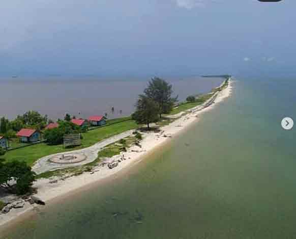 wisata pantai palangkaraya kalteng