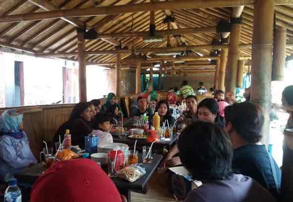 Tempat makan lesehan Surabaya