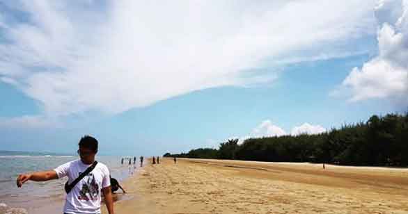 objek wisata pantai lombang madura