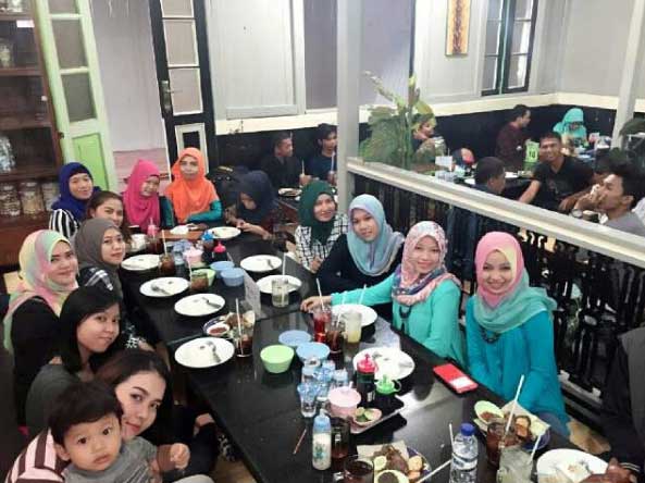 tempat makan lesehan di banjarmasin