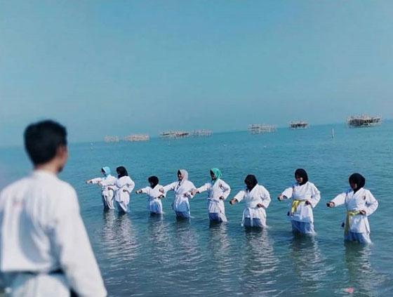 jalan menuju pantai tirangan