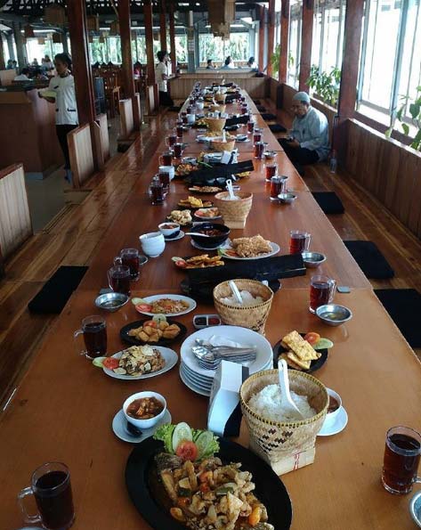 rumah makan sunda di sentul city 