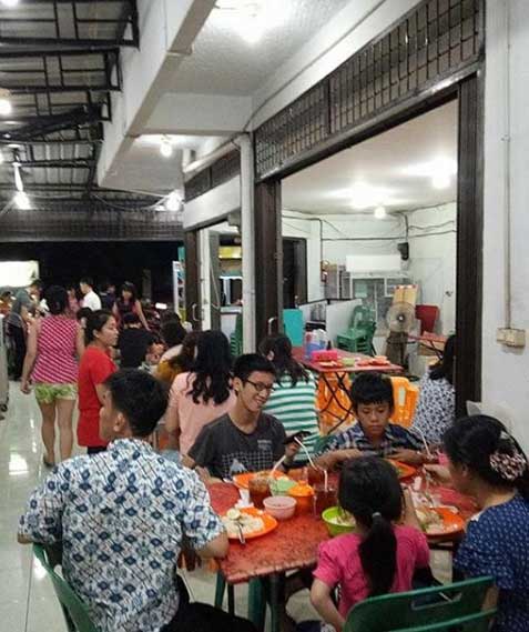 tempat makan di medan yang keren