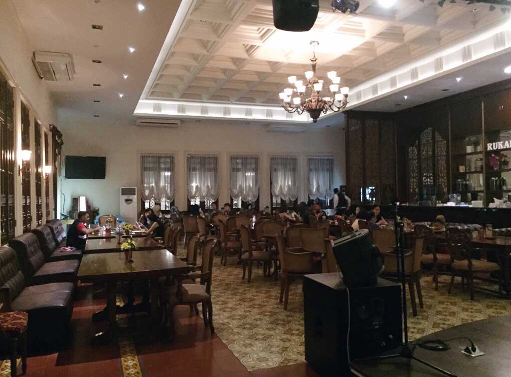 tempat makan di medan yang keren