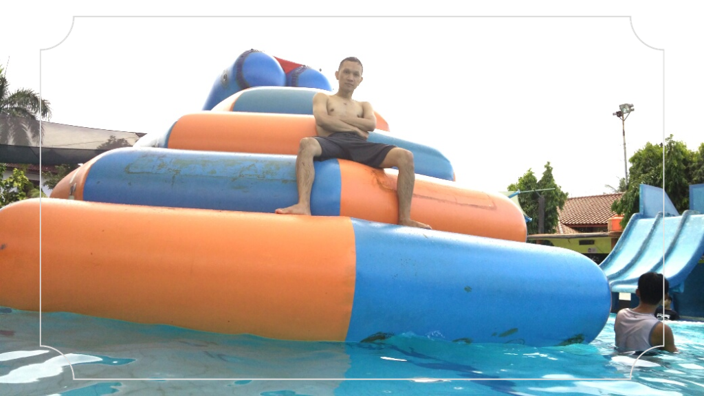 Kolam Renang HS Agung di Jakarta Timur: Tempat Ideal untuk Berenang dan Bersantai di Akhir Pekan 7 Ada Ban Raksasa