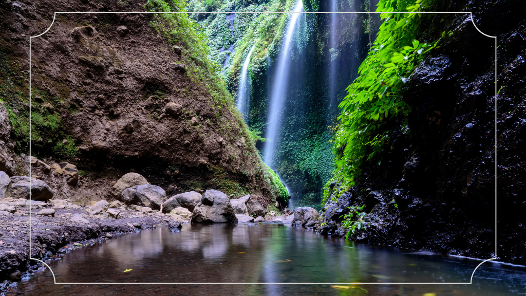 20 Destinasi Wisata Jawa Timur yang Populer dan Tempat Tersembunyi 18 Air Terjun Madakaripura Probolinggo