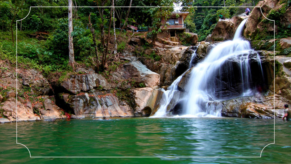 17 Tempat Wisata di Aceh yang Menakjubkan 8 Air Terjun Suhom Lhoong