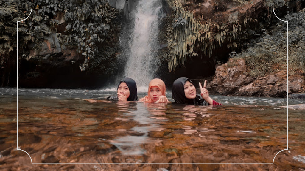 Keindahan Air Terjun Way Lalaan yang Menakjubkan Wajib Kamu Datangi! 6 Aktivitas Menarik