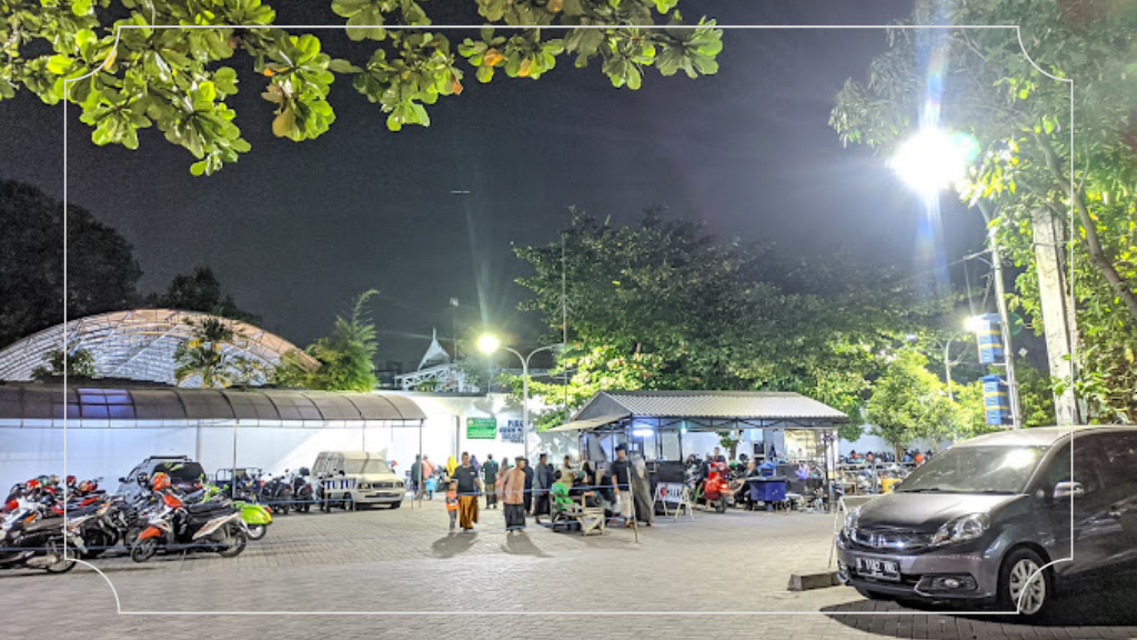 Masjid Agung Sunan Ampel - Sejarah, Fasilitas & Daya Tarik 4 Alamat Masjid Agung Sunan Ampel