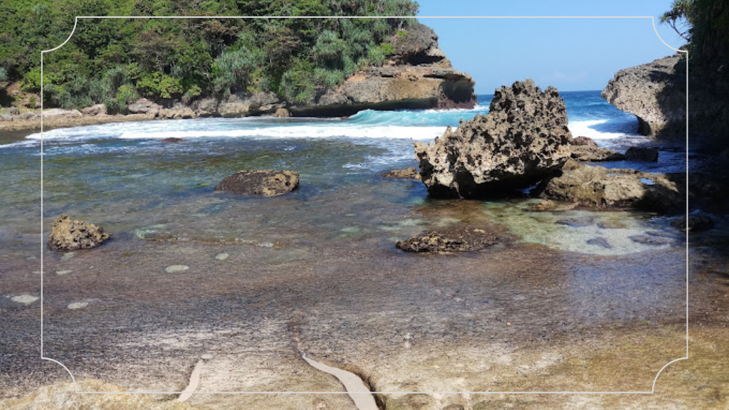 Pantai Batu Bengkung Malang - Tiket Masuk, Jam Operasional & Aktivitas Menarik 4 Alamat Pantai Batu Bengkung Malang