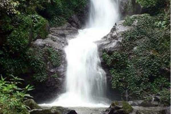 Alamat dan Rute Lokasi Air Terjun Sekar Langit