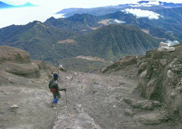 Menikmati Spot Wisata Gunung Semeru dan Puncak Mahameru 4 Alamat dan Rute Lokasi Gunung Semeru