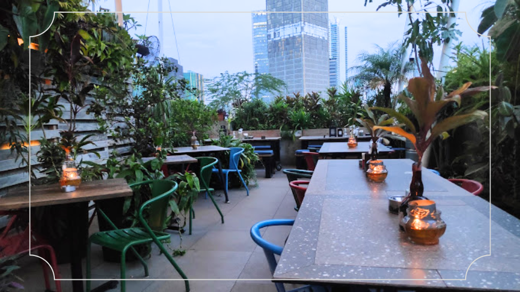 10 Cafe Rooftop Jakarta Selatan dengan Pemandangan Eksklusif dan Menu Lezat 6 Awan Lounge