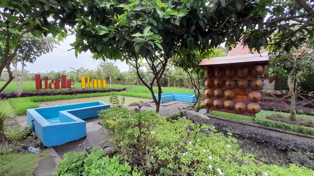 22 Tempat Wisata di Jawa Timur yang Tidak Boleh Dilewatkan! 8 Bale Tani Jombang