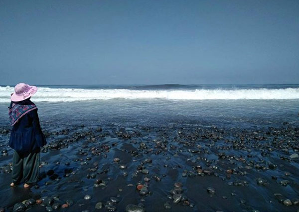 Beragam Batu Hias di Pantai Bambang