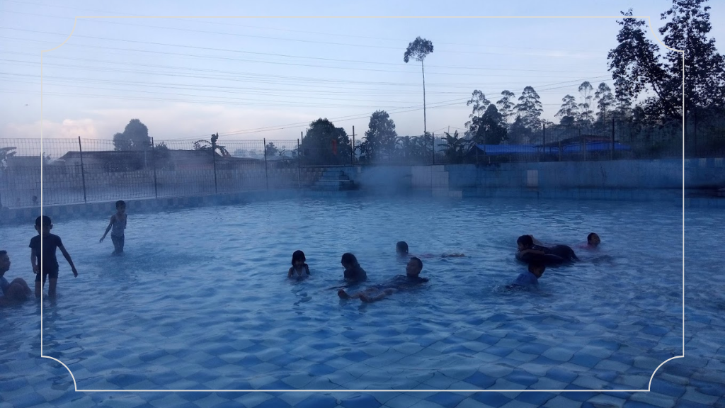 Berenang dan Berendam di Air Panas