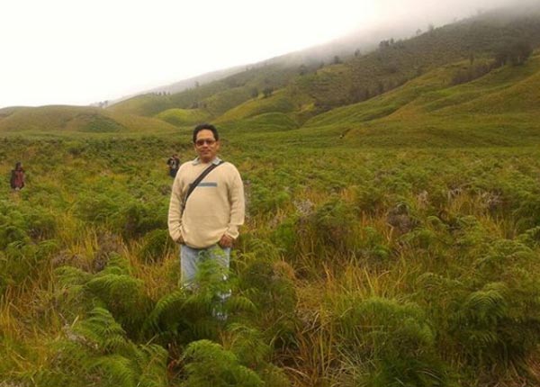 Berfoto di Bukit Teletubbies Bromo