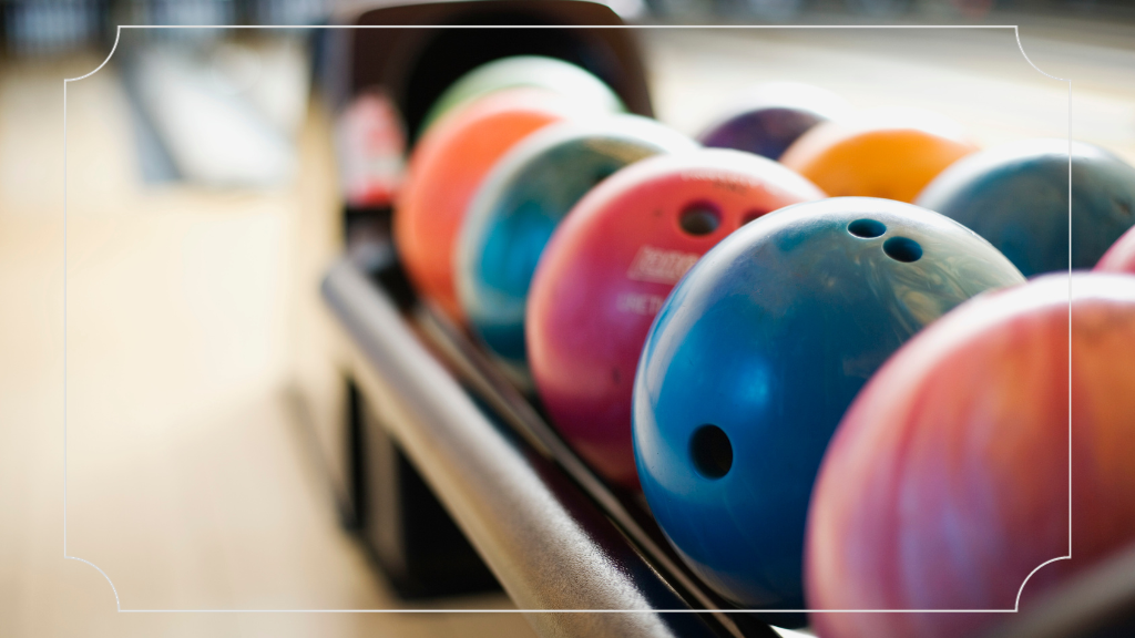 Bermain Bowling di Spin City Bowling Alley