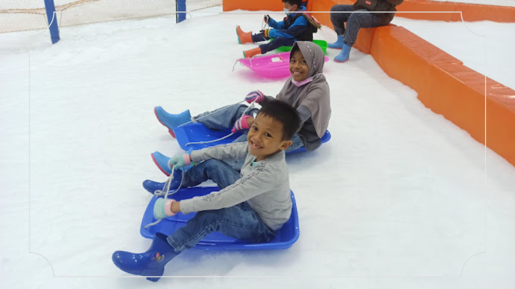 Trans Snow World Bintaro: Jam Buka, Harga Tiket Masuk & Daya Tarik 4 Bermain Seluncuran