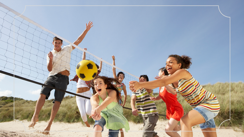 Bermain Voli Pantai