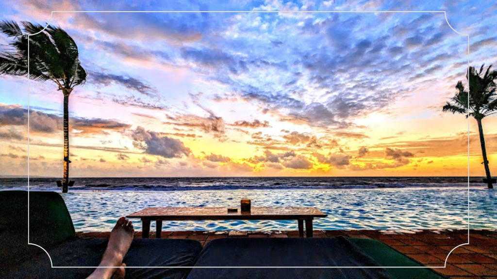 Bersantai Sambil Menikmati Pemandangan