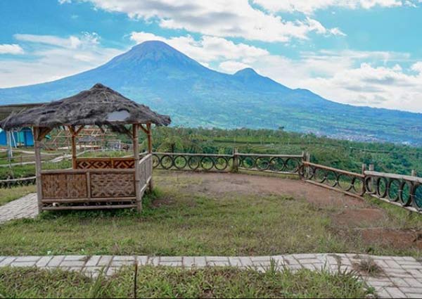 Bersantai di Bukit Seroja