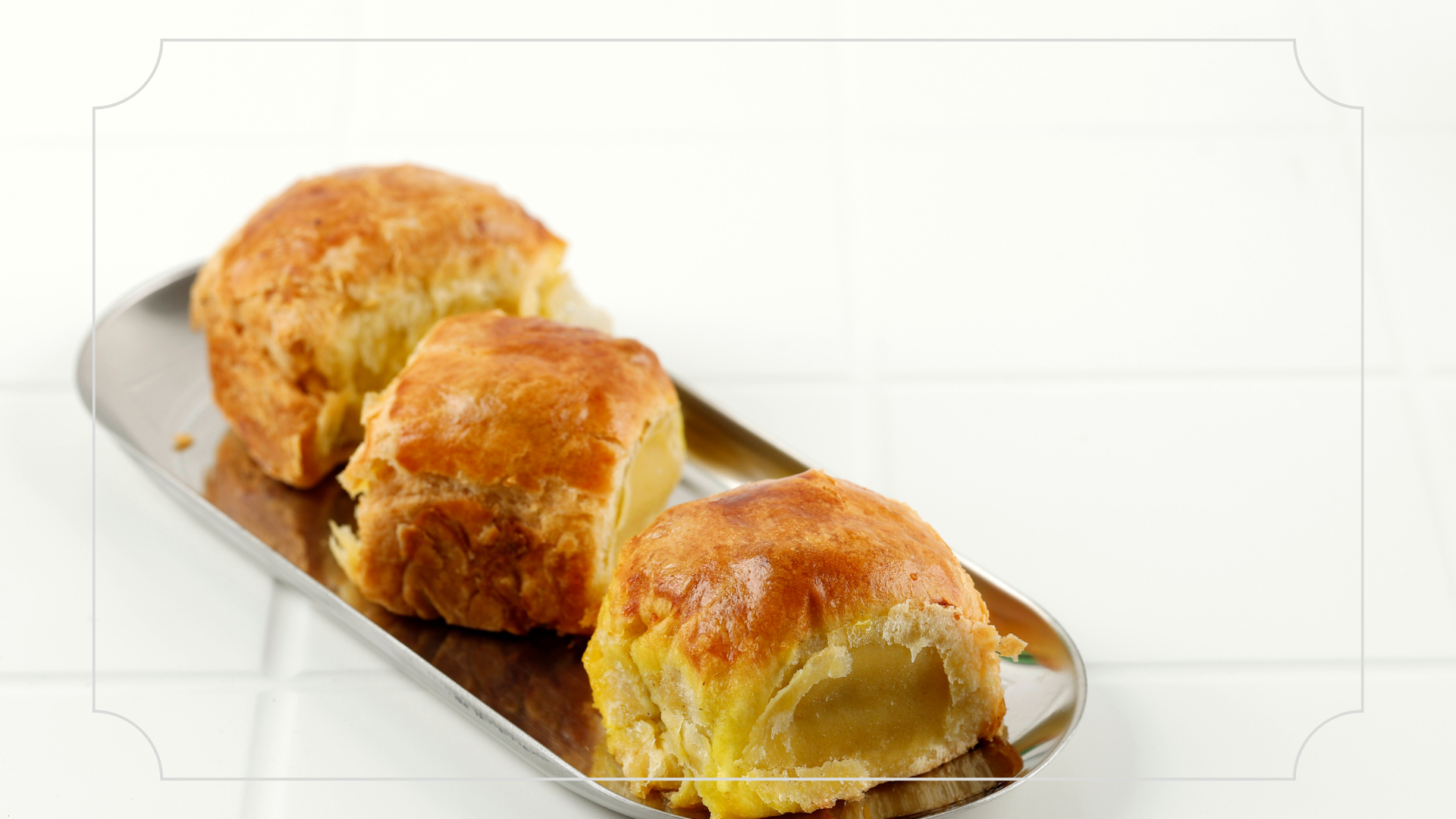 23 Oleh-Oleh Khas Bandung yang Terkenal dan Murah 5 Bolen Kartika Sari