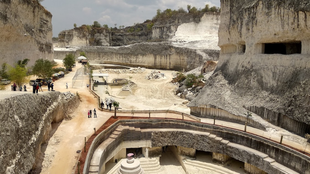 22 Tempat Wisata di Jawa Timur yang Tidak Boleh Dilewatkan! 2 Tempat Wisata di Jawa Timur Bukit Jaddih Bangkalan