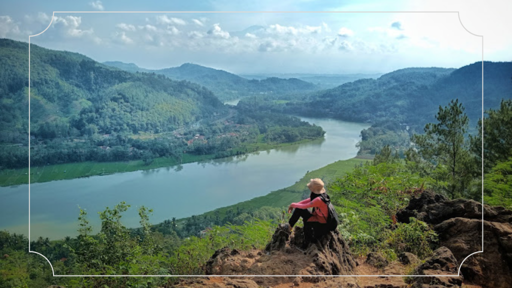 20 Tempat Wisata Purwokerto Terbaru yang Tidak Boleh Dilewatkan 14 Bukit Watu Meja