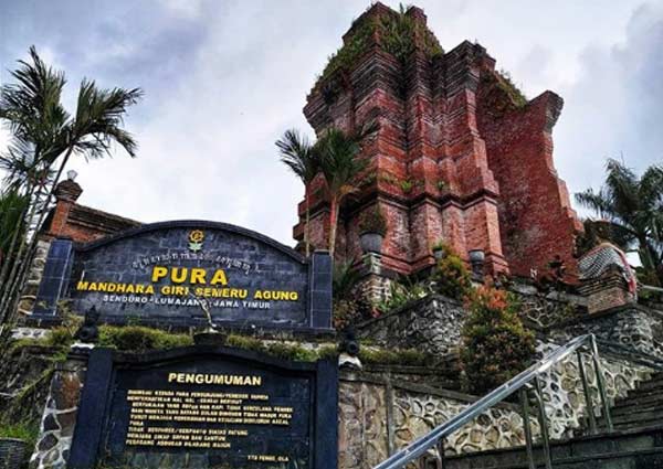 Melihat Keindahan Pura Mandara Giri Semeru Agung 6 Candi Pura Mandara Giri Semeru Agung