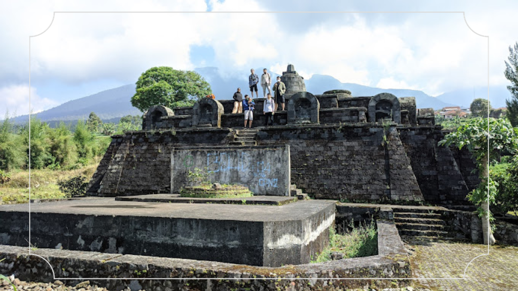 15 Tempat Wisata di Puncak Bogor untuk Liburan Keluarga Terbaik! 7 Candi Tridharma Gunung Putri