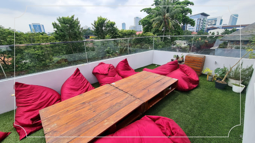 10 Cafe Rooftop Jakarta Selatan dengan Pemandangan Eksklusif dan Menu Lezat 2 Cecemuwe Cafe and Space