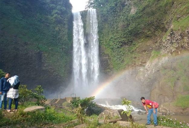 wisata air terjun di Garut