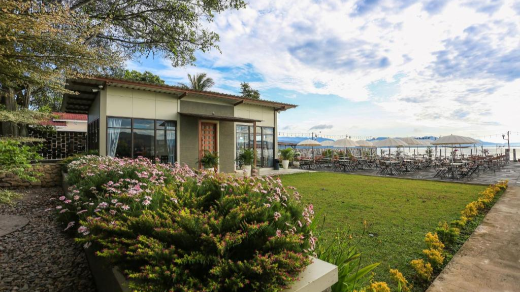 Pantai Pasir Putih Parparean - Harga Tiket Masuk, Fasilitas & Daya Tarik 12 Damar Toba ~ Lakeside Eatery & Stay