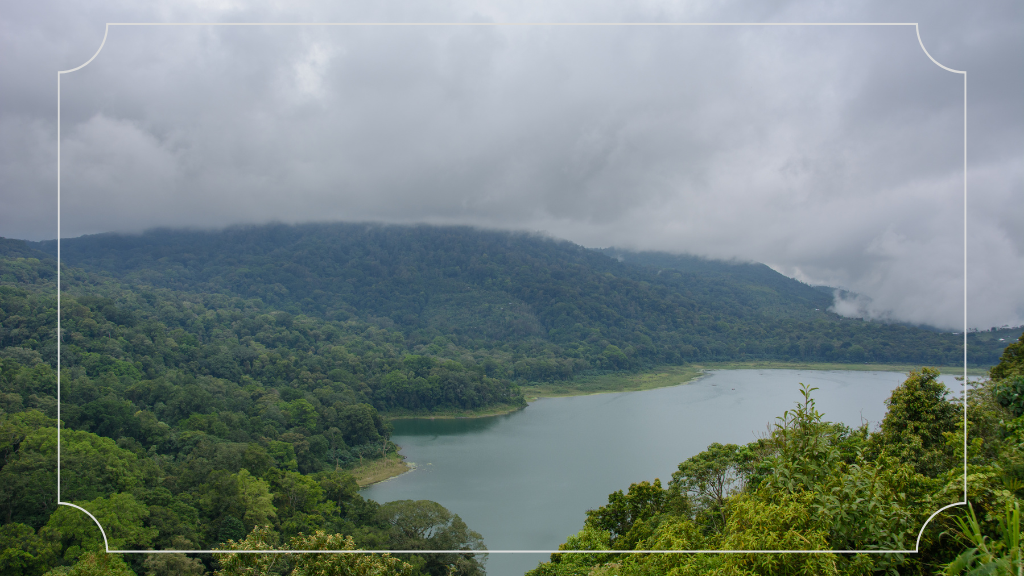 16 Tempat Wisata di Singaraja Bali yang Paling Populer untuk Liburan Luar Biasa 12 Danau Buyan